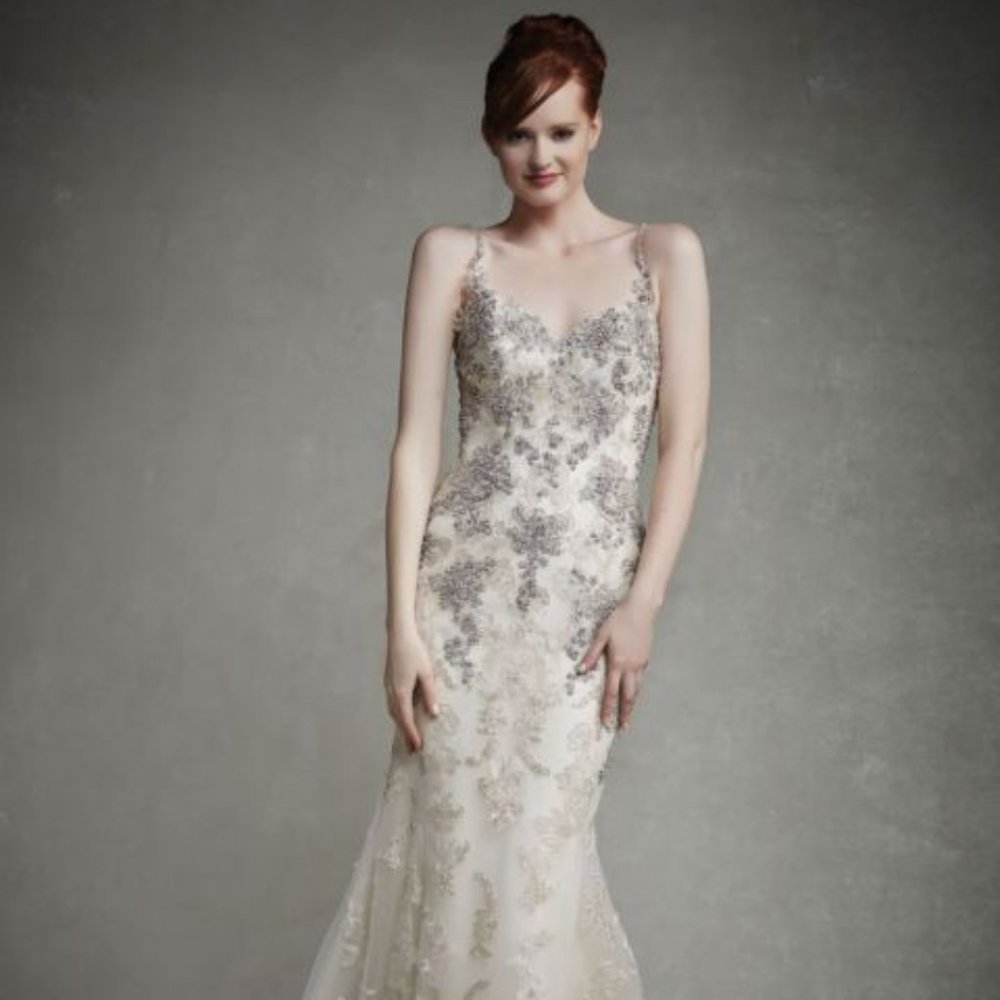 Wedding dress (never worn)